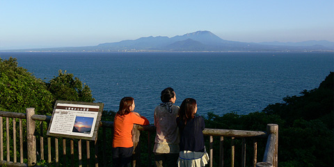 美保関灯台から眺める大山